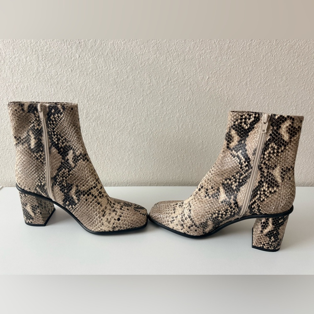 Free People Moonlight Snake Ankle Boots EU 39 NWOT - Picture 5 of 7